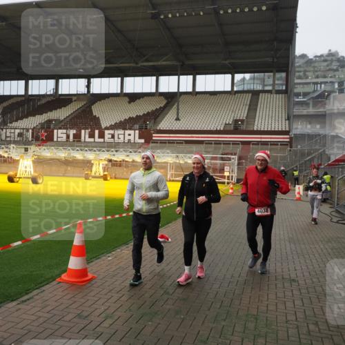 07.12.2025 - St. Pauli X-Mass-Run No. 15 Fabian Wolf http://msf.ph/oto/9366264 07.12.2025 10:19:30 Ziel 658, 2750, 3011, 3013, 3695, 4038, 4115, 4466 meine-sportfotos.de