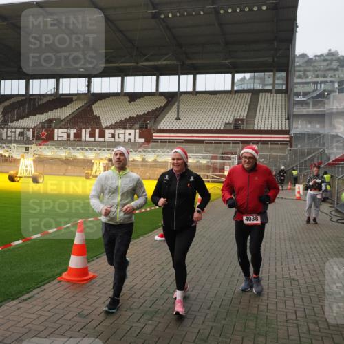 07.12.2025 - St. Pauli X-Mass-Run No. 15 Fabian Wolf http://msf.ph/oto/9366268 07.12.2025 10:19:30 Ziel 658, 2750, 3011, 3013, 3695, 4038, 4115, 4466 meine-sportfotos.de