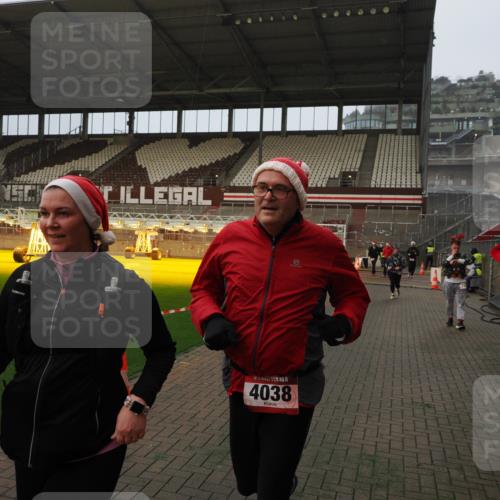 07.12.2025 - St. Pauli X-Mass-Run No. 15 Fabian Wolf http://msf.ph/oto/9366279 07.12.2025 10:19:31 Ziel 658, 661, 2750, 3011, 3013, 3695, 4038, 4115, 4466 meine-sportfotos.de