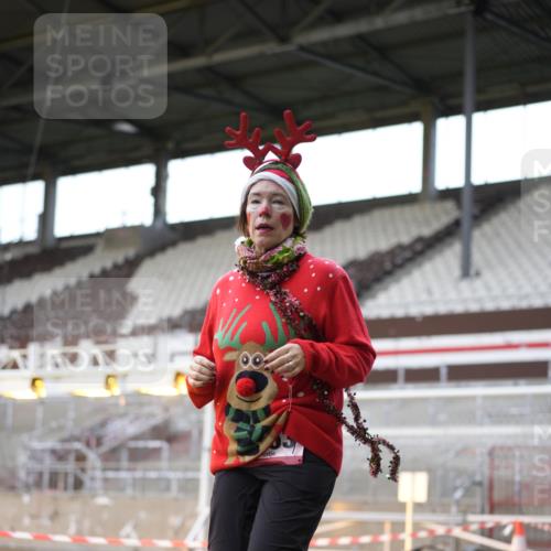 07.12.2025 - St. Pauli X-Mass-Run No. 15 Patografie http://msf.ph/oto/9366313 07.12.2025 10:51:37 Ziel 275, 328, 1047, 2103, 2105, 2327, 2332, 2553, 2642, 2643, 2674, 2959, 3223, 4862 meine-sportfotos.de