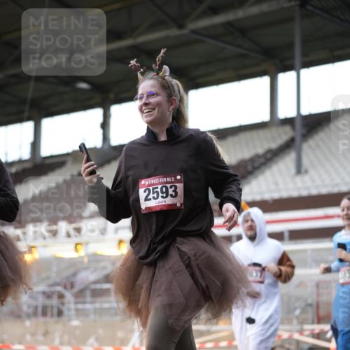07.12.2025 - St. Pauli X-Mass-Run No. 15 Patografie http://msf.ph/oto/9366330 07.12.2025 10:51:46 Ziel 275, 328, 1964, 1982, 1984, 2103, 2105, 2165, 2327, 2332, 2553, 2593, 2607, 2836, 2837, 3223, 3228, 4862 meine-sportfotos.de