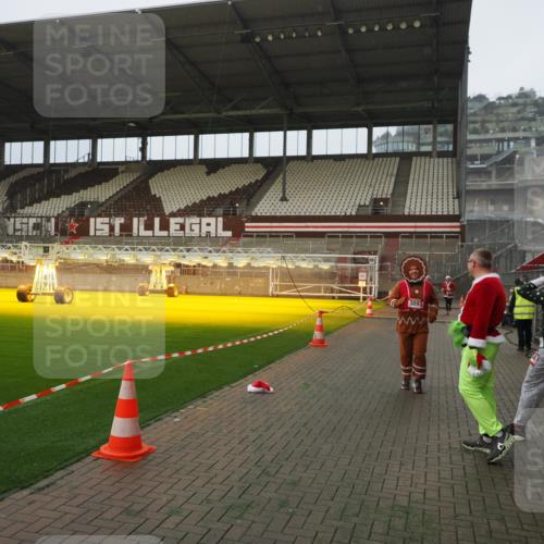07.12.2025 - St. Pauli X-Mass-Run No. 15 Fabian Wolf http://msf.ph/oto/9366337 07.12.2025 10:19:57 Ziel 2238, 3846, 3893 meine-sportfotos.de