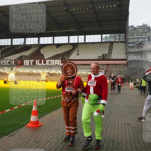 07.12.2025 - St. Pauli X-Mass-Run No. 15 Fabian Wolf http://msf.ph/oto/9366376 07.12.2025 10:20:02 Ziel 1364, 1553, 1903, 2238, 2751, 3846, 3871, 3893 meine-sportfotos.de