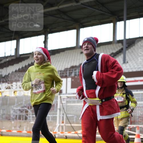 07.12.2025 - St. Pauli X-Mass-Run No. 15 Patografie http://msf.ph/oto/9366395 07.12.2025 10:52:11 Ziel 27, 499, 506, 654, 931, 1098, 2592, 2661, 4797, 4864, 4865, 4866, 4879, 4880 meine-sportfotos.de