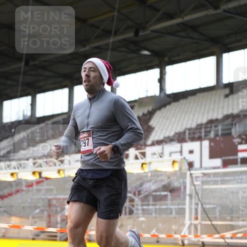 07.12.2025 - St. Pauli X-Mass-Run No. 15 Patografie http://msf.ph/oto/9366406 07.12.2025 10:52:14 Ziel 27, 499, 506, 654, 931, 1098, 4797, 4864, 4865, 4866, 4879, 4880, 4882 meine-sportfotos.de