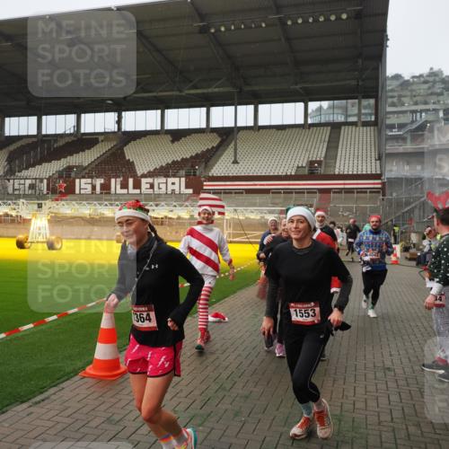 07.12.2025 - St. Pauli X-Mass-Run No. 15 Fabian Wolf http://msf.ph/oto/9366417 07.12.2025 10:20:09 Ziel 459, 1364, 1553, 1903, 2238, 2751, 2855, 3846, 3871, 3893, 4042, 4071, 4503 meine-sportfotos.de
