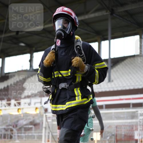 07.12.2025 - St. Pauli X-Mass-Run No. 15 Patografie http://msf.ph/oto/9366427 07.12.2025 10:52:43 Ziel 176, 262, 1305, 4859 meine-sportfotos.de