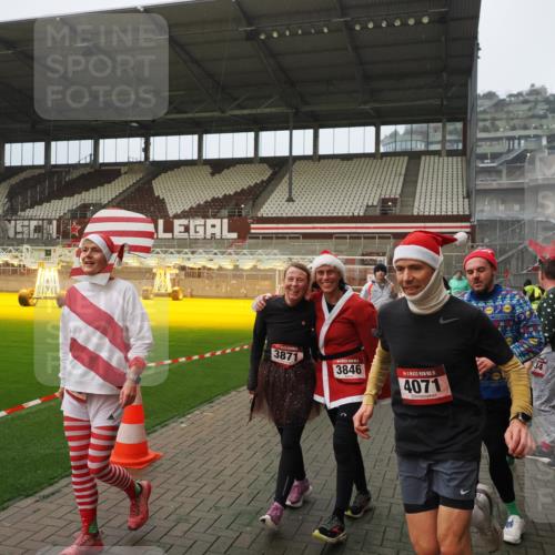 07.12.2025 - St. Pauli X-Mass-Run No. 15 Fabian Wolf http://msf.ph/oto/9366436 07.12.2025 10:20:11 Ziel 459, 1364, 1553, 1903, 2238, 2751, 2855, 3846, 3871, 4042, 4071, 4503 meine-sportfotos.de