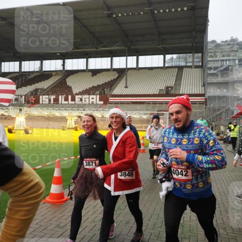 07.12.2025 - St. Pauli X-Mass-Run No. 15 Fabian Wolf http://msf.ph/oto/9366442 07.12.2025 10:20:11 Ziel 459, 1364, 1553, 1903, 2238, 2751, 2855, 3846, 3871, 4042, 4071, 4503 meine-sportfotos.de