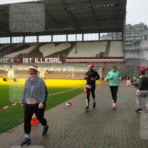 07.12.2025 - St. Pauli X-Mass-Run No. 15 Fabian Wolf http://msf.ph/oto/9366460 07.12.2025 10:20:14 Ziel 459, 1364, 1553, 1903, 2238, 2751, 2855, 3846, 3871, 4042, 4071, 4503 meine-sportfotos.de
