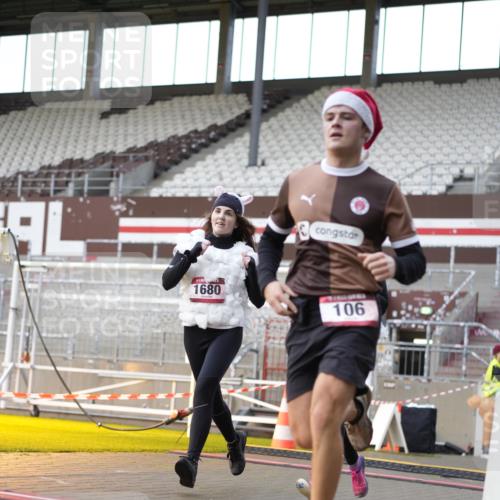 07.12.2025 - St. Pauli X-Mass-Run No. 15 Patografie http://msf.ph/oto/9366472 07.12.2025 10:53:25 Ziel 106, 546, 1679, 1680, 1681, 1682, 1683, 3128 meine-sportfotos.de