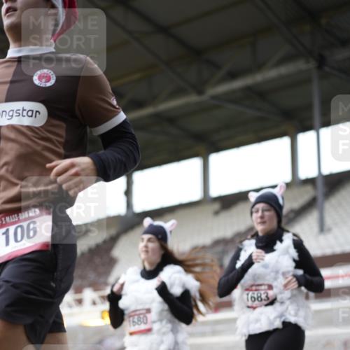 07.12.2025 - St. Pauli X-Mass-Run No. 15 Patografie http://msf.ph/oto/9366476 07.12.2025 10:53:26 Ziel 106, 546, 1679, 1680, 1681, 1682, 1683, 3128 meine-sportfotos.de