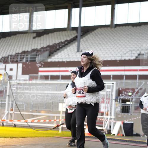 07.12.2025 - St. Pauli X-Mass-Run No. 15 Patografie http://msf.ph/oto/9366481 07.12.2025 10:53:29 Ziel 106, 546, 1679, 1680, 1681, 1682, 1683 meine-sportfotos.de