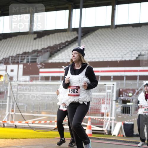 07.12.2025 - St. Pauli X-Mass-Run No. 15 Patografie http://msf.ph/oto/9366483 07.12.2025 10:53:29 Ziel 106, 546, 1679, 1680, 1681, 1682, 1683 meine-sportfotos.de