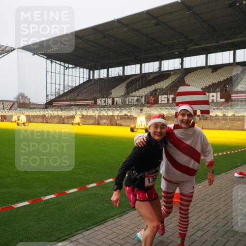 07.12.2025 - St. Pauli X-Mass-Run No. 15 Fabian Wolf http://msf.ph/oto/9366494 07.12.2025 10:20:20 Ziel 459, 1553, 2855, 3832, 4042, 4071, 4116, 4503, 4523 meine-sportfotos.de