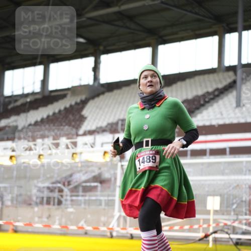 07.12.2025 - St. Pauli X-Mass-Run No. 15 Patografie http://msf.ph/oto/9366502 07.12.2025 10:54:19 Ziel 1489 meine-sportfotos.de