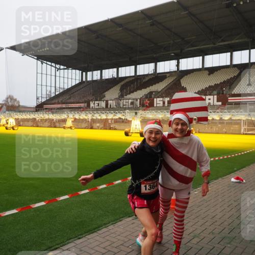 07.12.2025 - St. Pauli X-Mass-Run No. 15 Fabian Wolf http://msf.ph/oto/9366505 07.12.2025 10:20:21 Ziel 447, 452, 459, 1553, 2855, 3473, 3832, 4042, 4071, 4116, 4503, 4523 meine-sportfotos.de