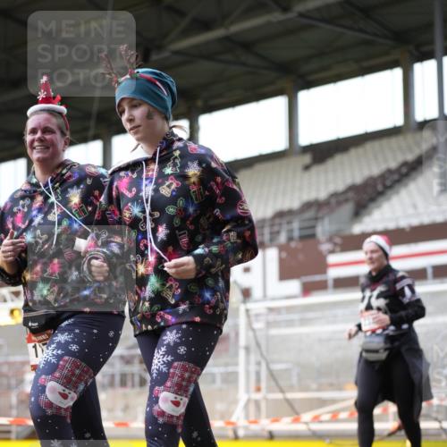 07.12.2025 - St. Pauli X-Mass-Run No. 15 Patografie http://msf.ph/oto/9366522 07.12.2025 10:54:29 Ziel 656, 1177, 1489, 2286, 2328, 2358, 2360, 2832, 3391, 3437 meine-sportfotos.de