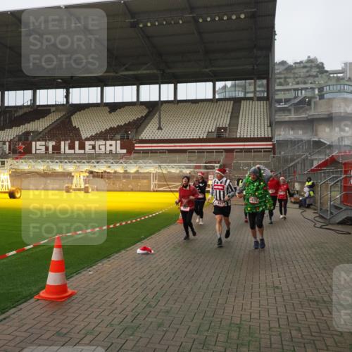 07.12.2025 - St. Pauli X-Mass-Run No. 15 Fabian Wolf http://msf.ph/oto/9366533 07.12.2025 10:20:27 Ziel 447, 452, 461, 478, 2187, 2855, 3473, 3832, 4116, 4490, 4503, 4523 meine-sportfotos.de