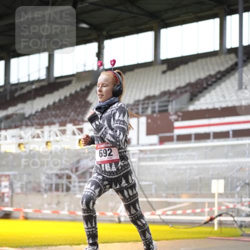 07.12.2025 - St. Pauli X-Mass-Run No. 15 Patografie http://msf.ph/oto/9366537 07.12.2025 10:54:36 Ziel 656, 692, 1177, 2286, 2328, 2358, 2360, 2832, 3391, 3437 meine-sportfotos.de