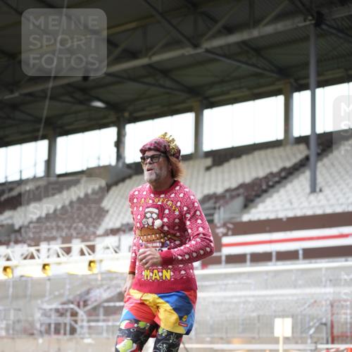 07.12.2025 - St. Pauli X-Mass-Run No. 15 Patografie http://msf.ph/oto/9366543 07.12.2025 10:54:50 Ziel 692, 1393 meine-sportfotos.de