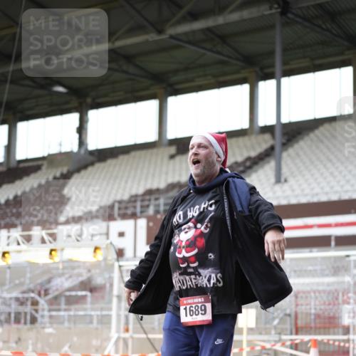 07.12.2025 - St. Pauli X-Mass-Run No. 15 Patografie http://msf.ph/oto/9366547 07.12.2025 10:55:05 Ziel 1393, 1689 meine-sportfotos.de