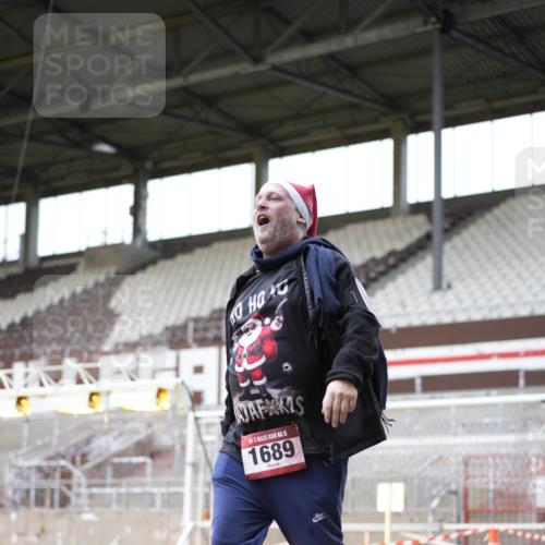 07.12.2025 - St. Pauli X-Mass-Run No. 15 Patografie http://msf.ph/oto/9366549 07.12.2025 10:55:05 Ziel 1393, 1689 meine-sportfotos.de