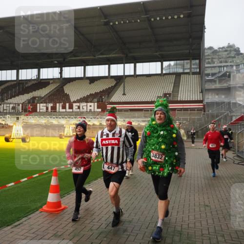 07.12.2025 - St. Pauli X-Mass-Run No. 15 Fabian Wolf http://msf.ph/oto/9366550 07.12.2025 10:20:28 Ziel 447, 452, 461, 478, 2187, 2855, 3473, 3832, 4116, 4490, 4503, 4523 meine-sportfotos.de