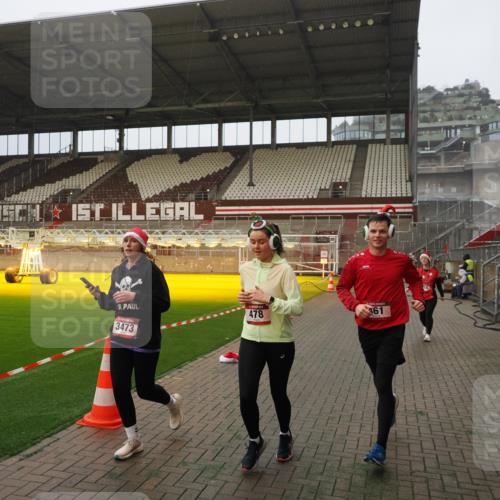 07.12.2025 - St. Pauli X-Mass-Run No. 15 Fabian Wolf http://msf.ph/oto/9366563 07.12.2025 10:20:30 Ziel 447, 452, 461, 478, 2187, 3473, 3832, 4116, 4490, 4523 meine-sportfotos.de