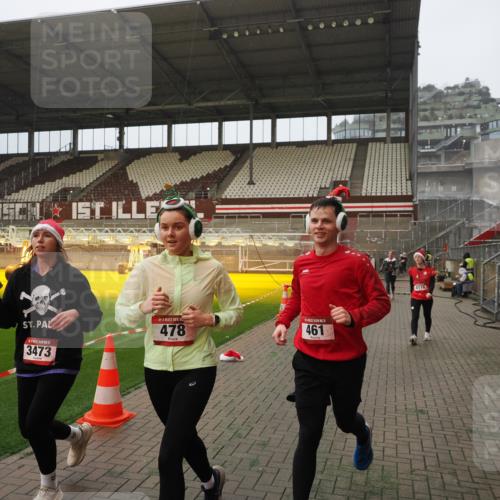 07.12.2025 - St. Pauli X-Mass-Run No. 15 Fabian Wolf http://msf.ph/oto/9366567 07.12.2025 10:20:30 Ziel 447, 452, 461, 478, 2187, 3473, 3832, 4116, 4490, 4523 meine-sportfotos.de