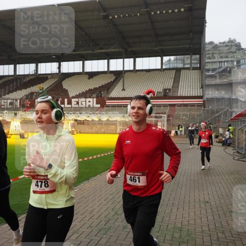 07.12.2025 - St. Pauli X-Mass-Run No. 15 Fabian Wolf http://msf.ph/oto/9366569 07.12.2025 10:20:30 Ziel 447, 452, 461, 478, 2187, 3473, 3832, 4116, 4490, 4523 meine-sportfotos.de