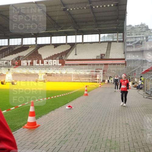 07.12.2025 - St. Pauli X-Mass-Run No. 15 Fabian Wolf http://msf.ph/oto/9366575 07.12.2025 10:20:31 Ziel 447, 452, 461, 478, 2187, 3473, 3832, 4116, 4490, 4523 meine-sportfotos.de
