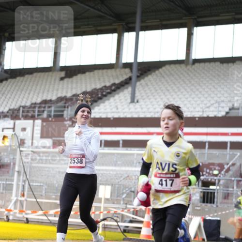 07.12.2025 - St. Pauli X-Mass-Run No. 15 Patografie http://msf.ph/oto/9366604 07.12.2025 10:56:41 Ziel 55, 236, 248, 417, 555, 568, 759, 2538, 2542 meine-sportfotos.de