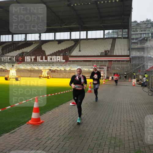 07.12.2025 - St. Pauli X-Mass-Run No. 15 Fabian Wolf http://msf.ph/oto/9366624 07.12.2025 10:20:42 Ziel 392, 461, 478, 1016, 1076, 1466, 2187, 4490, 4517 meine-sportfotos.de