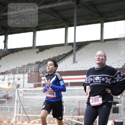07.12.2025 - St. Pauli X-Mass-Run No. 15 Patografie http://msf.ph/oto/9366648 07.12.2025 10:57:05 Ziel 280, 566, 763, 1097, 1099, 3064, 3067, 3275, 4799 meine-sportfotos.de
