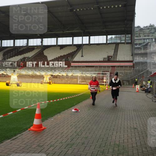 07.12.2025 - St. Pauli X-Mass-Run No. 15 Fabian Wolf http://msf.ph/oto/9366649 07.12.2025 10:20:50 Ziel 392, 1016, 1076, 1466, 2799, 4517 meine-sportfotos.de