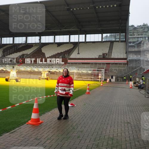 07.12.2025 - St. Pauli X-Mass-Run No. 15 Fabian Wolf http://msf.ph/oto/9366677 07.12.2025 10:20:53 Ziel 392, 1016, 1076, 1466, 2799, 4517 meine-sportfotos.de