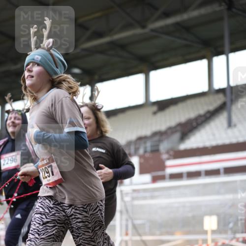 07.12.2025 - St. Pauli X-Mass-Run No. 15 Patografie http://msf.ph/oto/9366685 07.12.2025 10:57:17 Ziel 130, 251, 280, 773, 994, 1097, 1099, 1387, 2290, 2296, 2297, 2298, 2665, 3064, 3067 meine-sportfotos.de