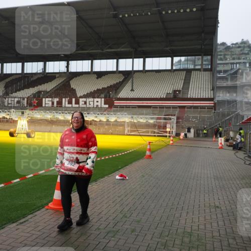 07.12.2025 - St. Pauli X-Mass-Run No. 15 Fabian Wolf http://msf.ph/oto/9366688 07.12.2025 10:20:54 Ziel 392, 1016, 1076, 1466, 2799, 4517 meine-sportfotos.de