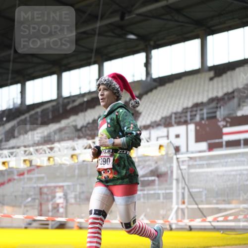 07.12.2025 - St. Pauli X-Mass-Run No. 15 Patografie http://msf.ph/oto/9366700 07.12.2025 10:57:40 Ziel 170, 324, 1213, 1390 meine-sportfotos.de