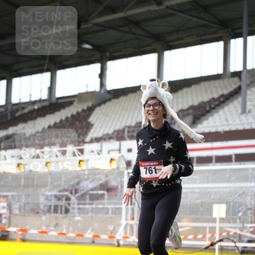 07.12.2025 - St. Pauli X-Mass-Run No. 15 Patografie http://msf.ph/oto/9366723 07.12.2025 10:58:05 Ziel 43, 75, 234, 761, 1690 meine-sportfotos.de