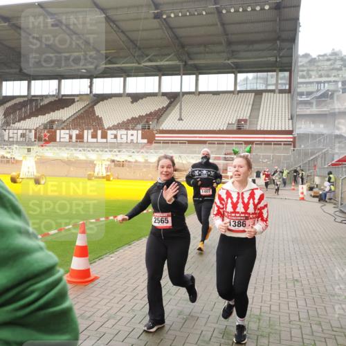 07.12.2025 - St. Pauli X-Mass-Run No. 15 Fabian Wolf http://msf.ph/oto/9366735 07.12.2025 10:21:12 Ziel 1386, 1407, 1898, 1900, 2173, 2565, 3849, 3984, 4338 meine-sportfotos.de