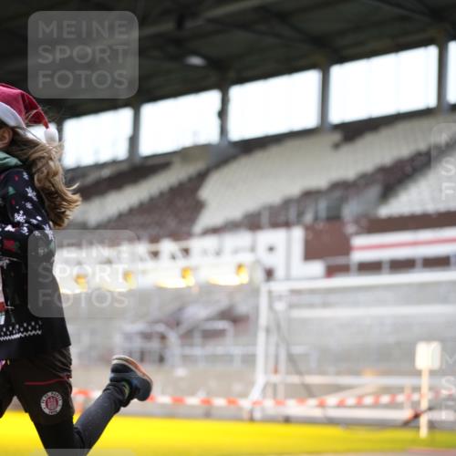 07.12.2025 - St. Pauli X-Mass-Run No. 15 Patografie http://msf.ph/oto/9366776 07.12.2025 10:58:56 Ziel 582, 606, 907, 1160, 1174, 1451, 1453, 1456, 1458, 1459, 1476, 1508 meine-sportfotos.de