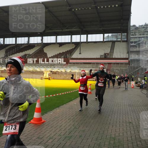 07.12.2025 - St. Pauli X-Mass-Run No. 15 Fabian Wolf http://msf.ph/oto/9366777 07.12.2025 10:21:19 Ziel 1326, 1386, 1407, 1898, 1900, 2173, 2565, 3062, 3384, 3540, 3541, 3848, 3849, 3984, 4117, 4338 meine-sportfotos.de