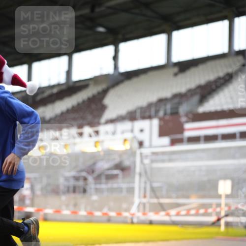 07.12.2025 - St. Pauli X-Mass-Run No. 15 Patografie http://msf.ph/oto/9366793 07.12.2025 10:59:06 Ziel 242, 582, 1508, 2503, 2772 meine-sportfotos.de