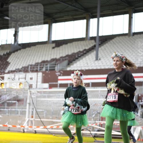 07.12.2025 - St. Pauli X-Mass-Run No. 15 Patografie http://msf.ph/oto/9366802 07.12.2025 10:59:14 Ziel 242, 2503, 2719, 2720, 2721, 2727, 2772 meine-sportfotos.de