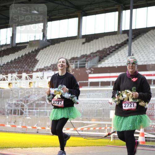 07.12.2025 - St. Pauli X-Mass-Run No. 15 Patografie http://msf.ph/oto/9366810 07.12.2025 10:59:15 Ziel 242, 2503, 2719, 2720, 2721, 2727, 2772 meine-sportfotos.de