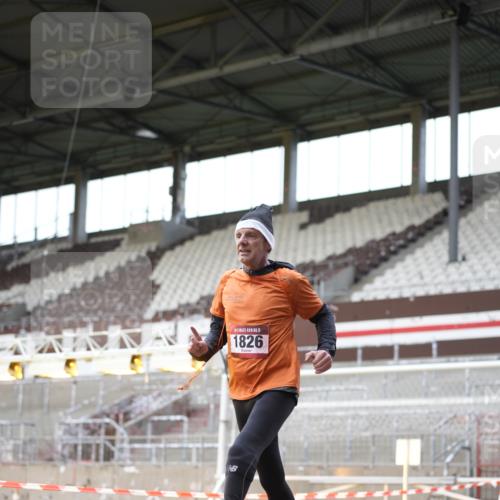 07.12.2025 - St. Pauli X-Mass-Run No. 15 Patografie http://msf.ph/oto/9366817 07.12.2025 10:59:23 Ziel 1826, 2719, 2720, 2721, 2727 meine-sportfotos.de