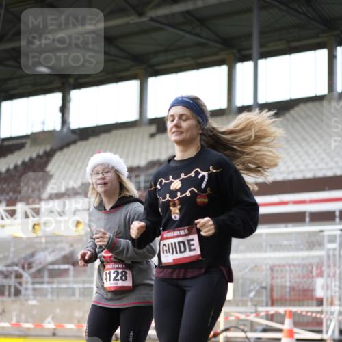 07.12.2025 - St. Pauli X-Mass-Run No. 15 Patografie http://msf.ph/oto/9366838 07.12.2025 10:59:36 Ziel 301, 306, 420, 1826, 4128 meine-sportfotos.de