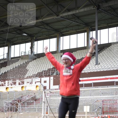 07.12.2025 - St. Pauli X-Mass-Run No. 15 Patografie http://msf.ph/oto/9366845 07.12.2025 10:59:57 Ziel 529, 1482, 1558, 1702, 3586 meine-sportfotos.de